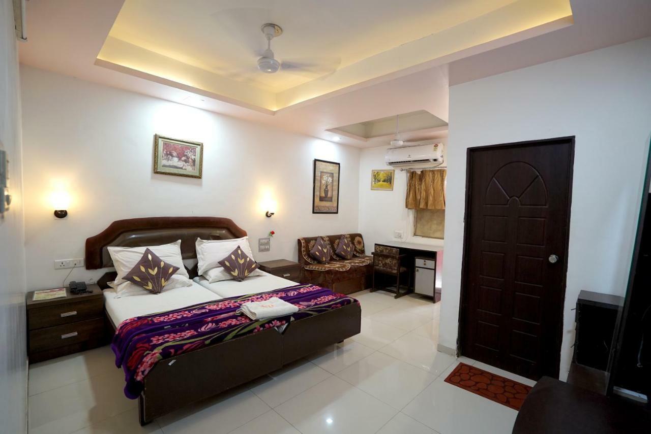 Hotel Royal Amhedabad Dış mekan fotoğraf